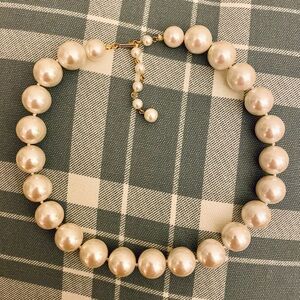 Vintage oversized faux pearl choker